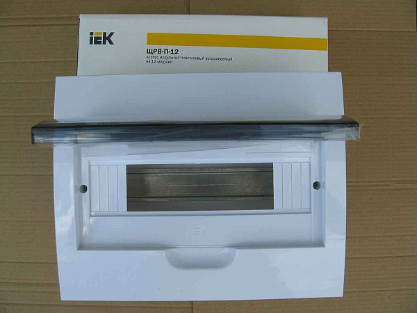 БОКС  ЩРВ-П (пласт.)12 мод.встр. (222x280x87) ИЭК