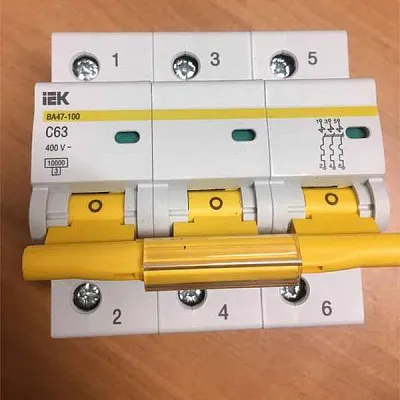 Автомат (ВА 47-100) 3п  63А (C) ИЭК